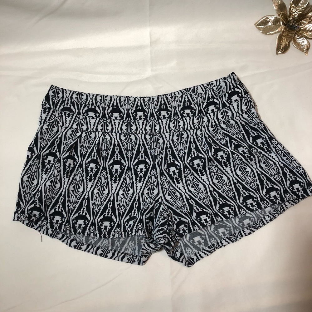 NO FILTER!!! BOOTY POPPIN AZTEC SHORTS